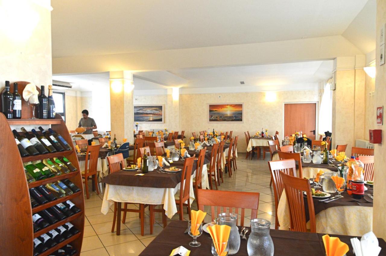 Hotel Karin Marebello المظهر الخارجي الصورة